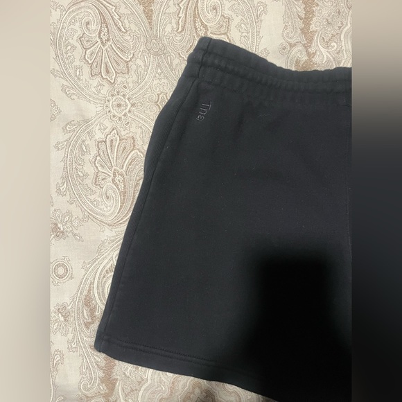Aritzia tna sweatshort - Picture 5 of 6